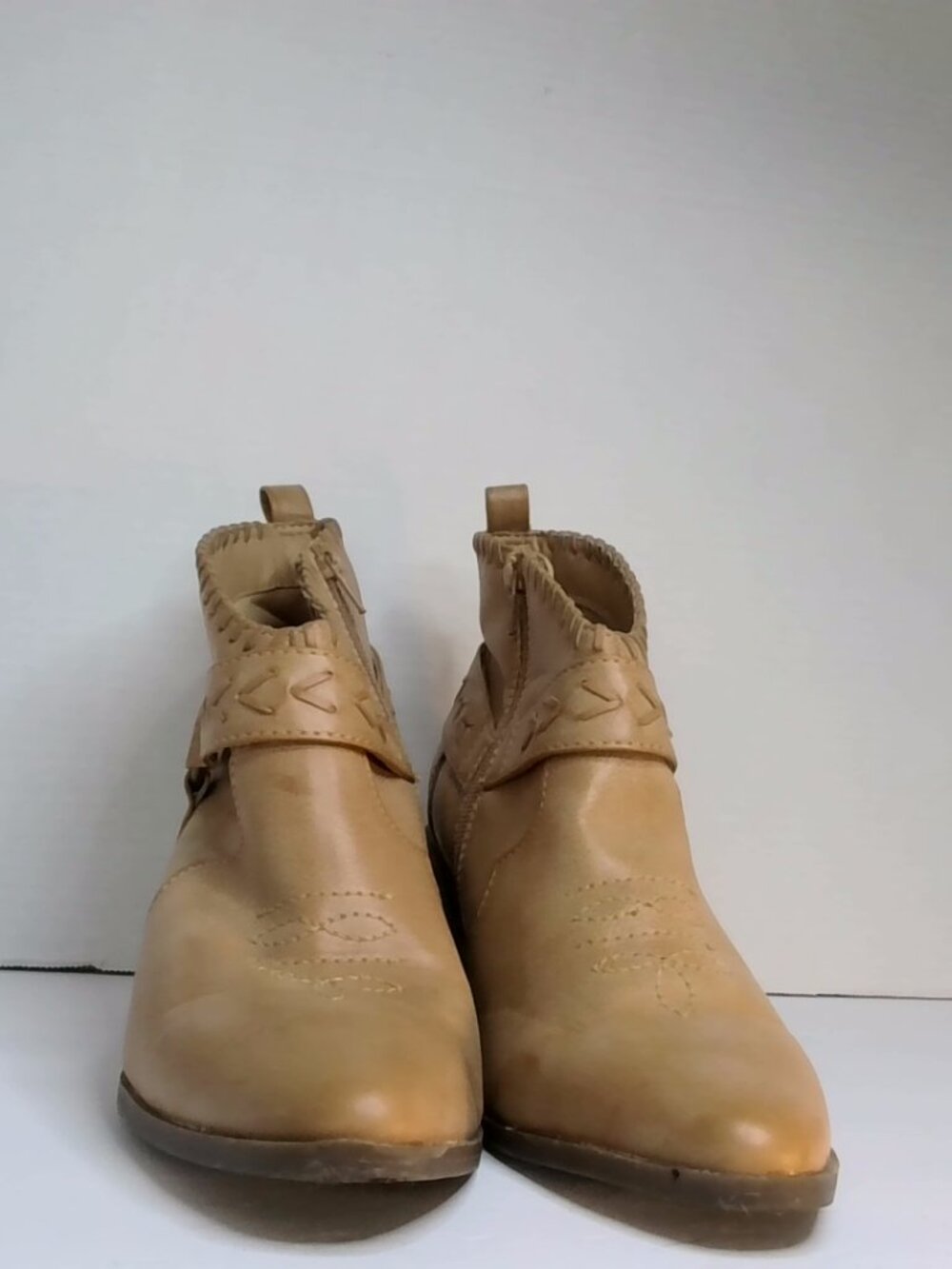 Frye and Co tan leather western booties size 9.5